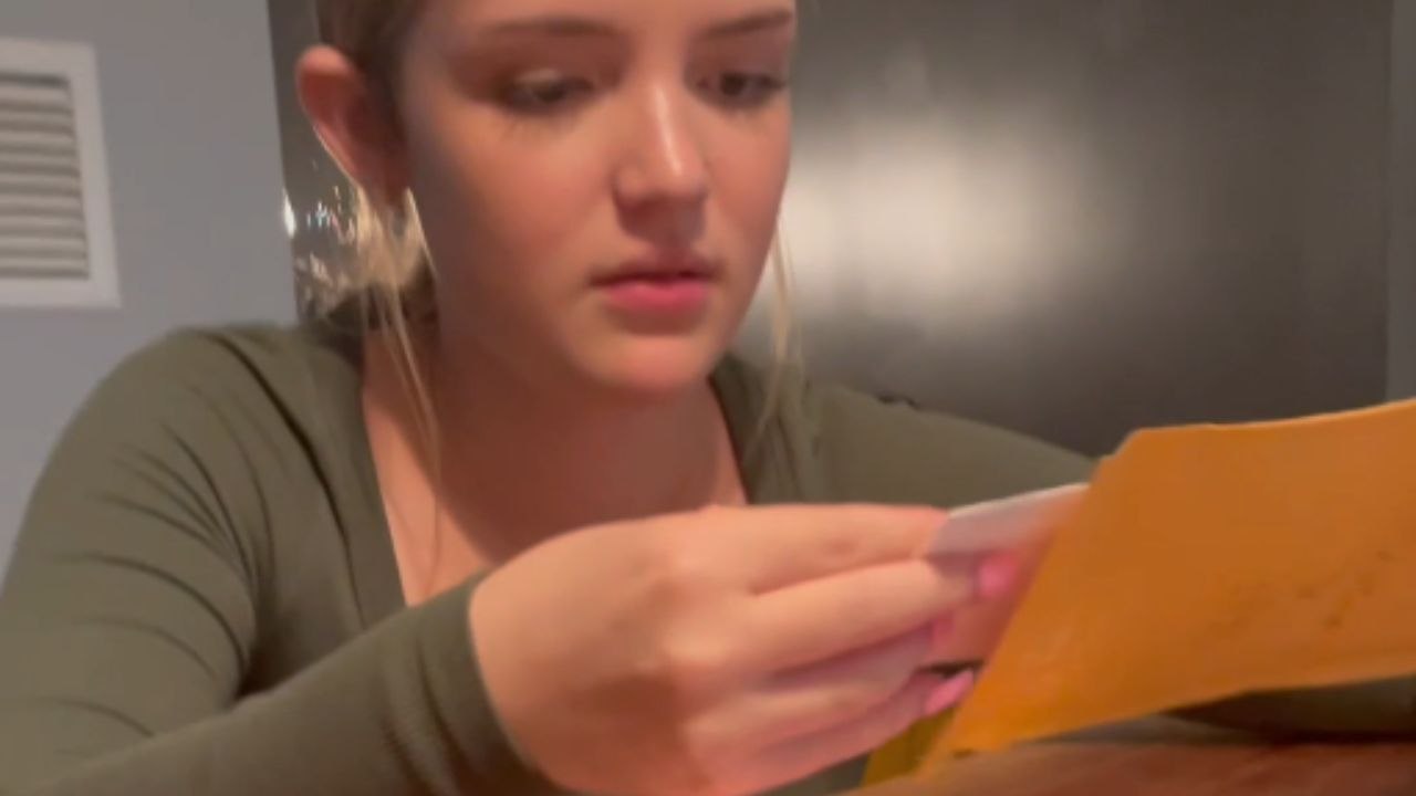 Mom makes daughter's dream come true by surprising her with tickets to Billie Eilish concert