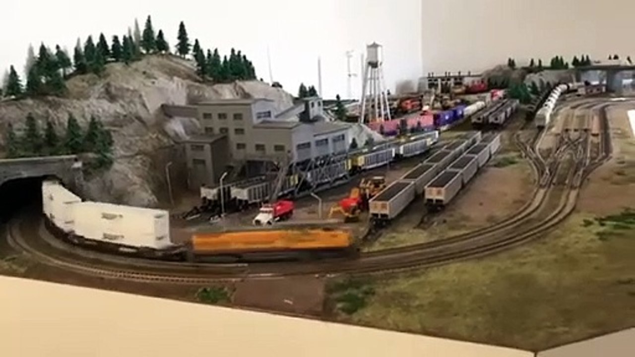 Kato n scale double stack train  walthers 5 units set