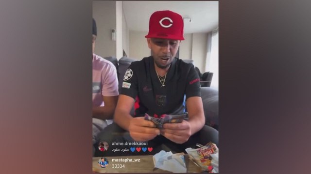 La reacción del padre de Lamine Yamal cuando le toca el cromo de su hijo