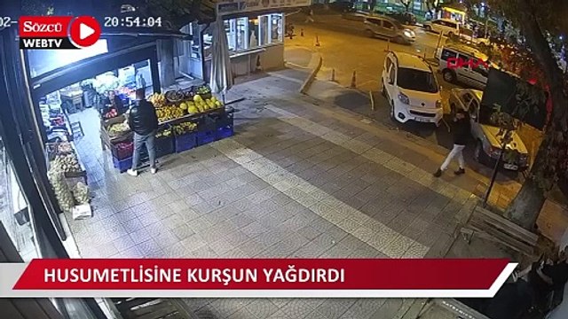 Husumetlisine kurşun yağdırdı: O anlar kamerada