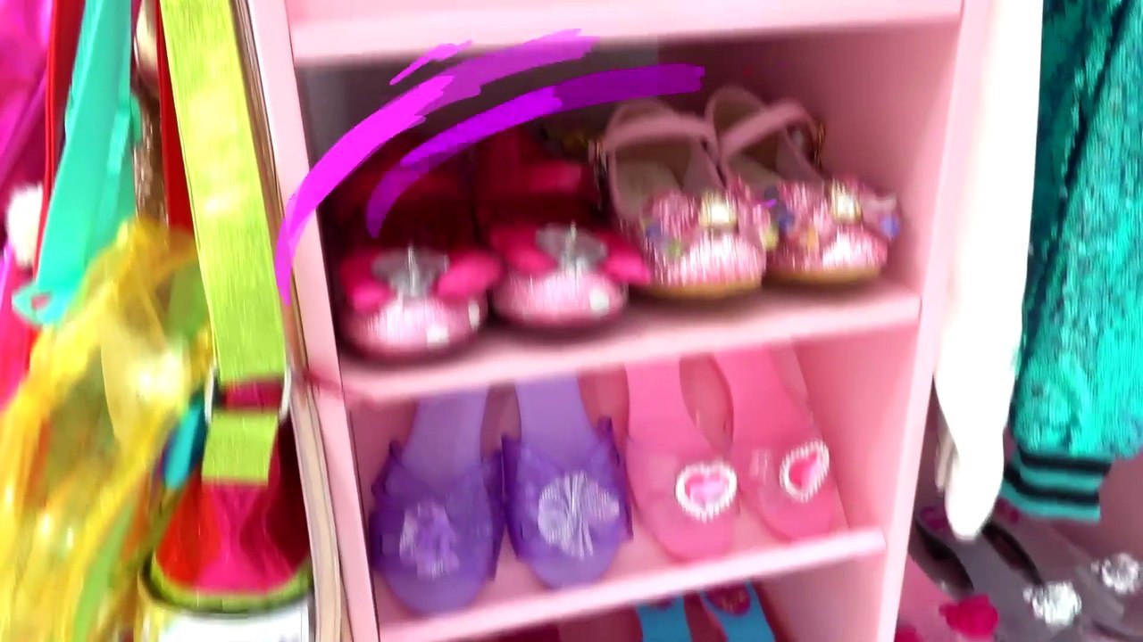 Roma and Diana Pretend to Play Dress Up