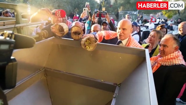 19. Ayvalık Uluslararası Zeytin ve Turizm Festivali'nde Bin Yıllık Zeytin Hasadı Gerçekleşti