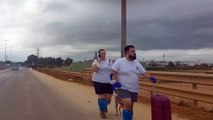 Varios  voluntarios siguen llegando a pie a Paiporta