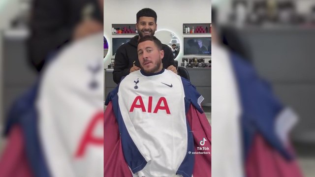 La jugarreta de un famoso peluquero de futbolistas a Hazard: la reacción del belga lo dice todo