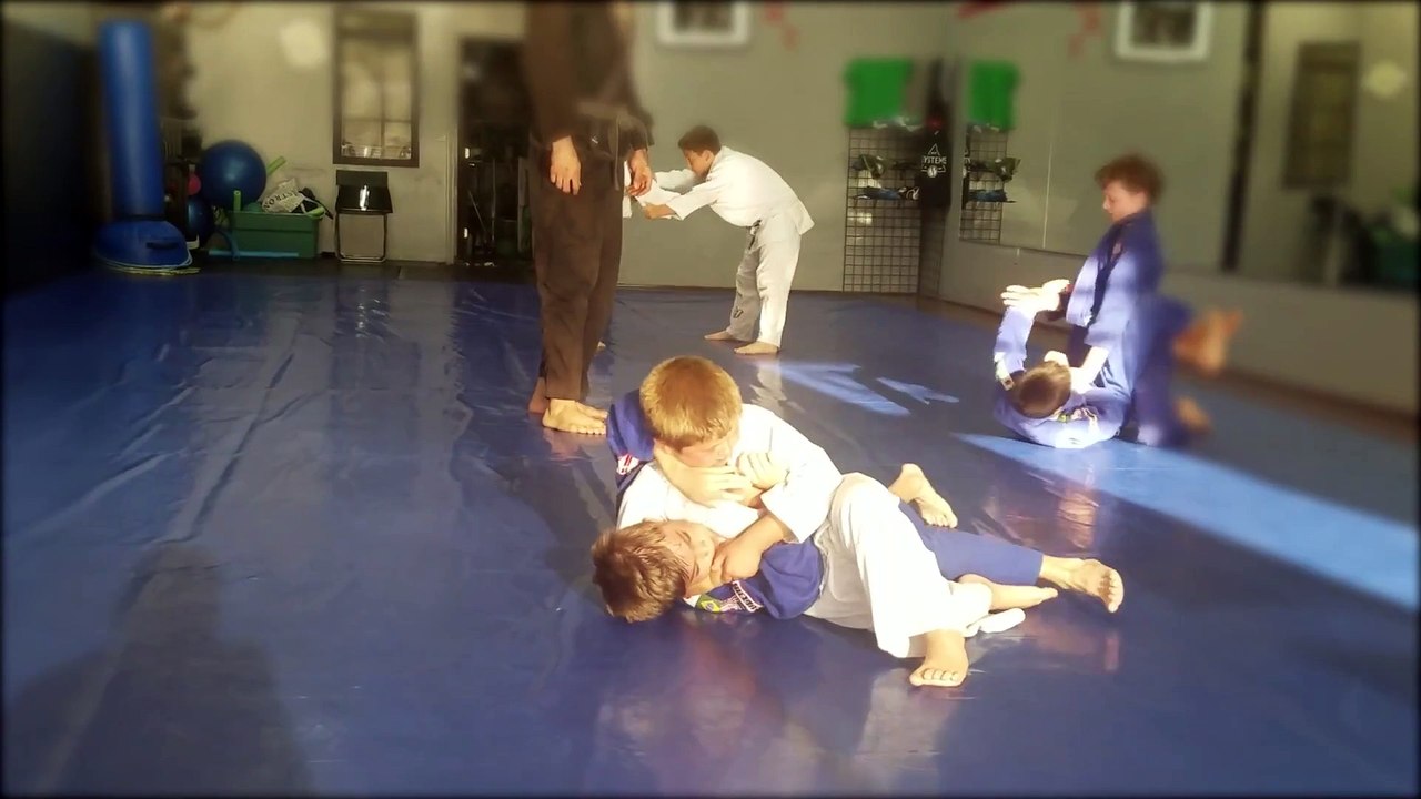 Kids BJJ match - 3 consecutive, long and hard rolls between yellow belts, Headlock, RNC, Triangle