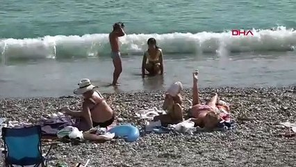 Kasım geldi, kış bir türlü gelmedi: Sahillere akın ettiler