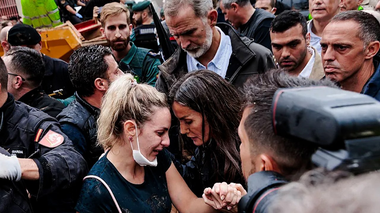 La tensión estalla durante la visita de los reyes a la zona cero de la catástrofe causada por la DANA