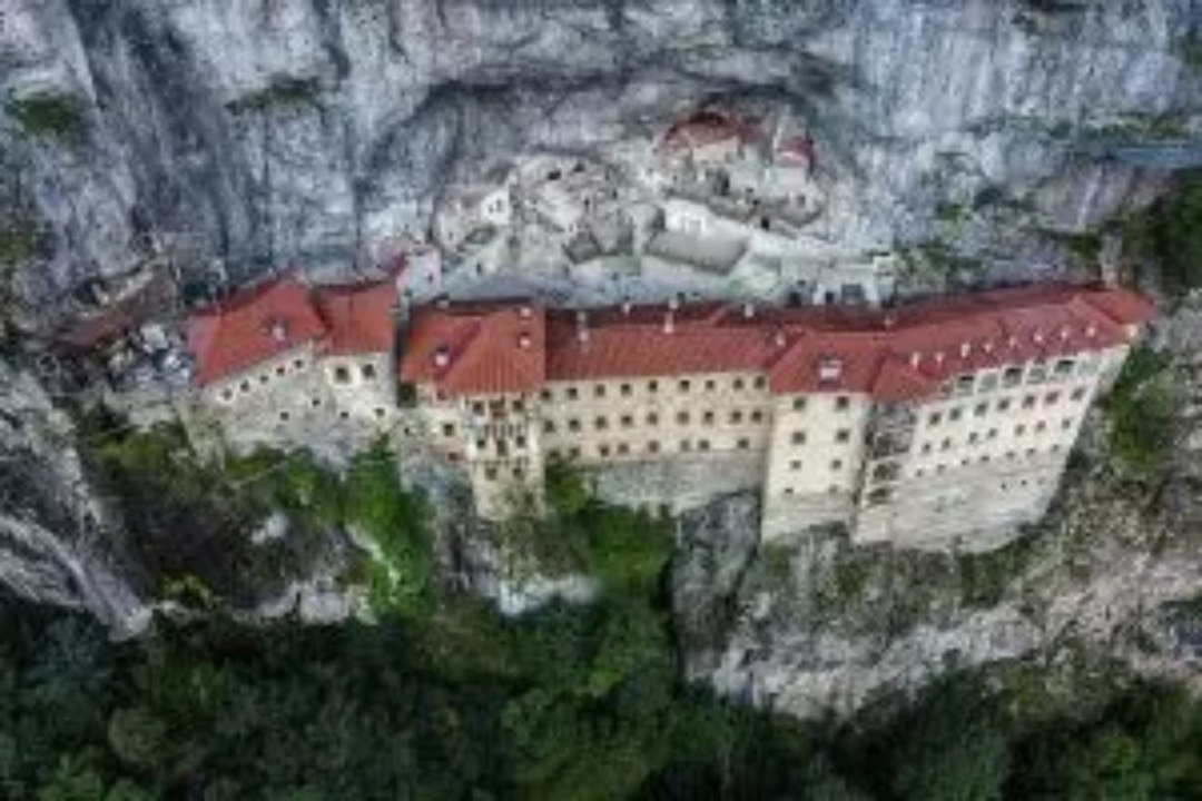 Sümela Manastırı’na yoğun ilgi: İlk 9 ayda 300 bini aşkın ziyaretçi!