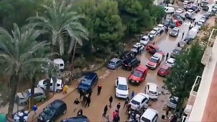 İspanya Kralı Felipe ve Başbakan Sanchez afet bölgesinde saldırıya uğradı