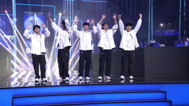 페이커, 5번째 별 달았다... 중국팀 꺾고 롤드컵 5회 우승 달성 / YTN