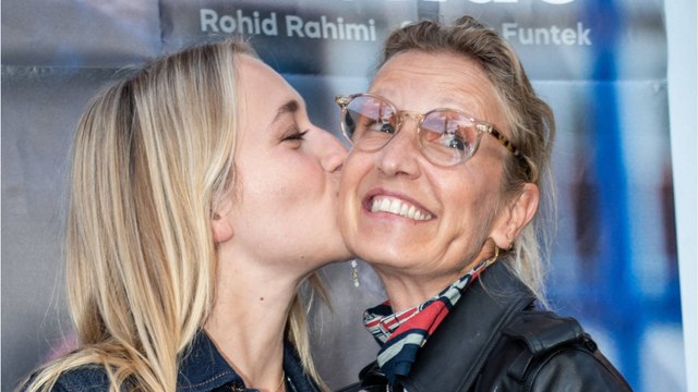 GALA VIDEO - PHOTO - Alexandra Lamy et sa fille Chloé Jouannet : un duo complice comme deux copines