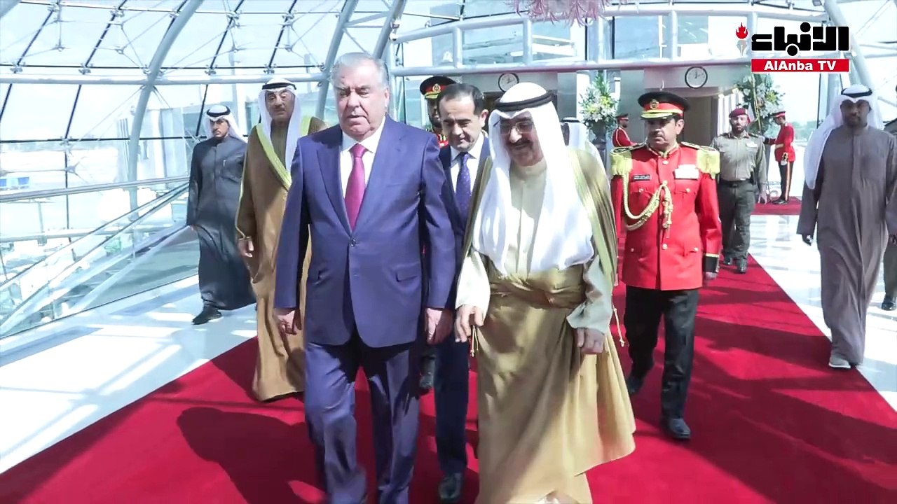 صاحب السمو الأمير الشيخ مشعل الأحمد وسمو ولي العهد الشيخ صباح الخالد على رأس مستقبلي الرئيس إمام علي رحمان رئيس جمهورية طاجيكستان الصديقة لدى وصوله إلى البلاد