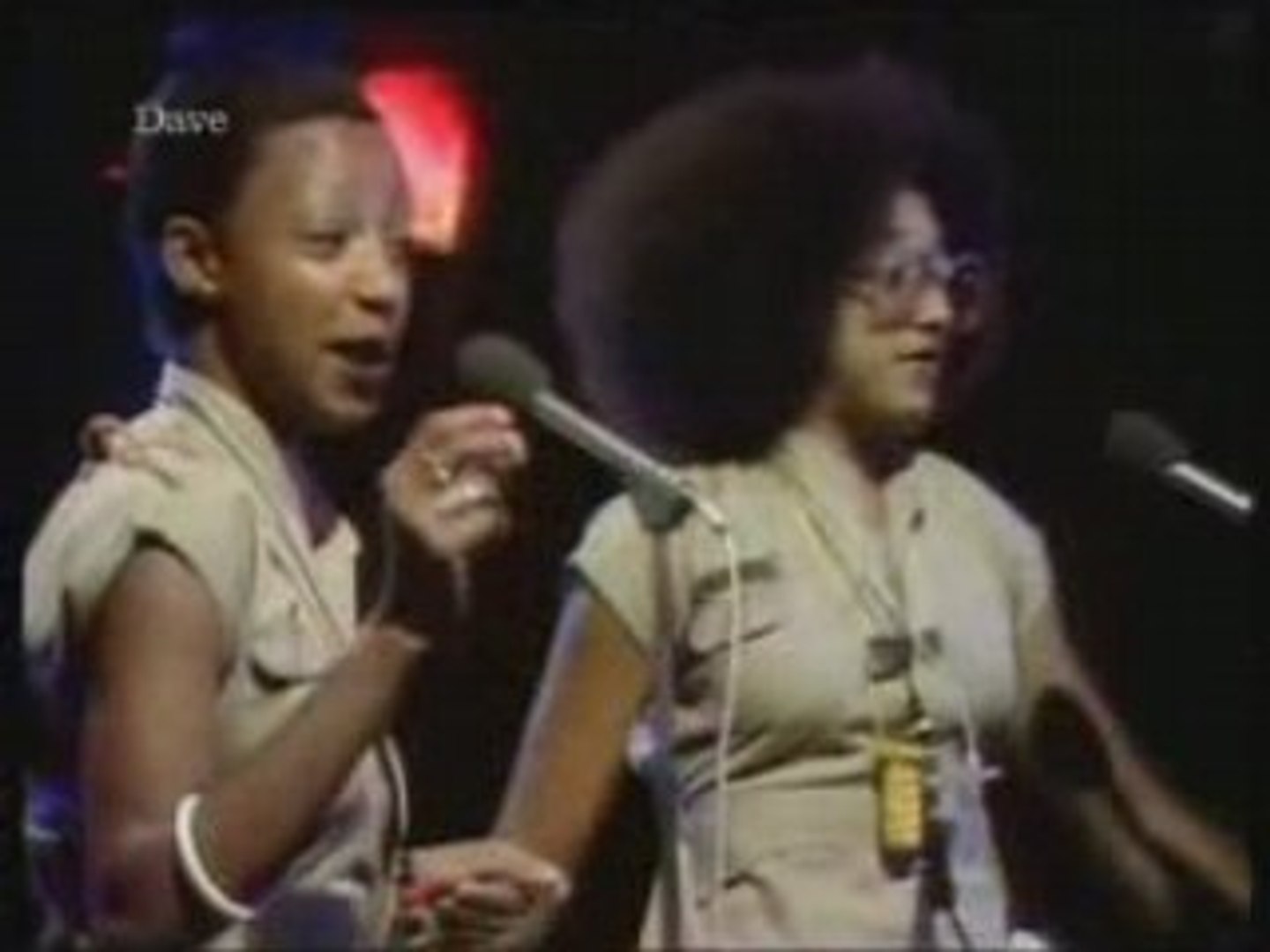 Althea & Donna - 'Uptown top rankin' (live)' - video Dailymotion
