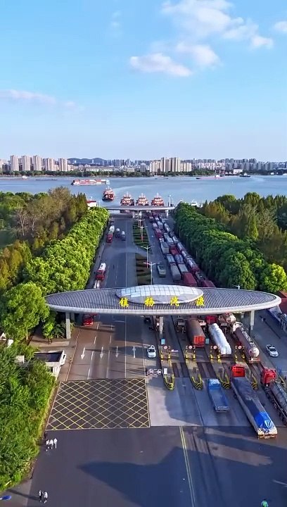 Exploring the heart of China's transport routes along the Yangtze River! This is the Zhenjiang ferry terminal, one of the busiest spots where vehicles cross the mighty river. A blend of nature and modern infrastructure where history continues to flow.