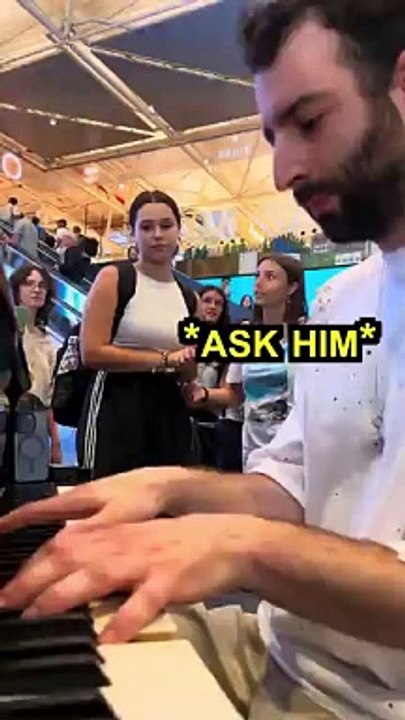 Pirates of the Caribbean BEST version - 10-year old violinist SHOCKED the whole airport!