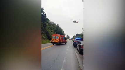 Homem é socorrido de helicóptero após acidente na Estrada da Ribeira