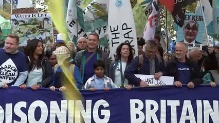 'Estamos nos afogando em m...’: britânicos pedem proteção das águas