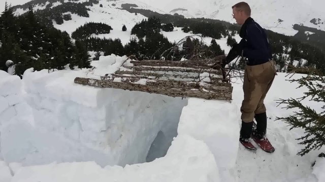 Survival Camping 9ft 3m Under Snow - Giant Winter Bushcraft Shelter and Quinzee