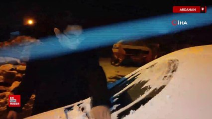 Ardahan'da gece saatlerinde kar yağışı ve tipi etkili oldu