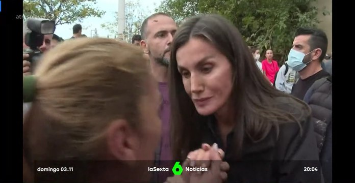 Versión Extendida. Disturbios en la visita de los Reyes ❤ Paiporta (Valencia) - Visita De Los Reyes 03/11/2024. Explota la indignación acumulada en Paiporta por la visita de Los Reyes Sánchez y Mazón.