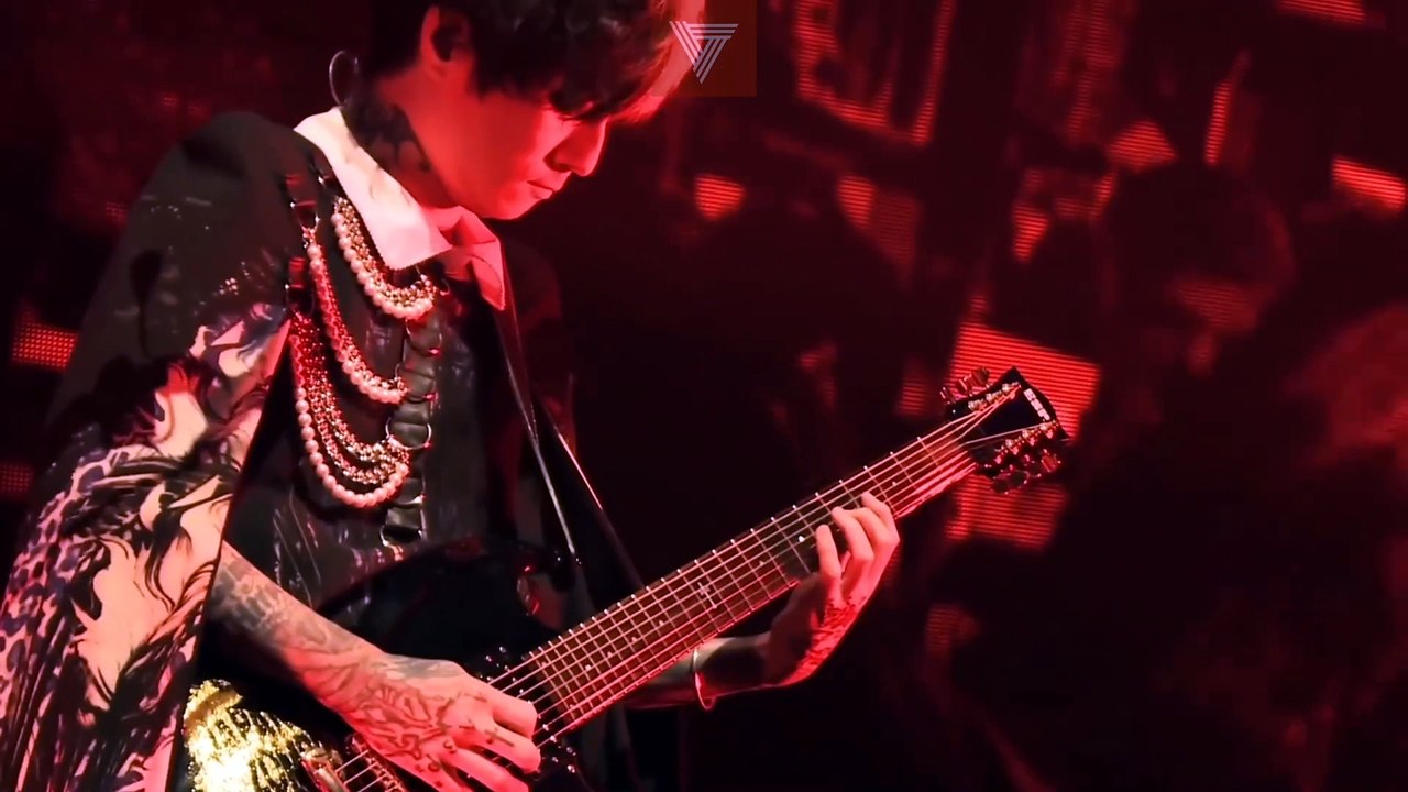 DIR EN GREY - DIFFERENT SENSE LIVE [eng sub]