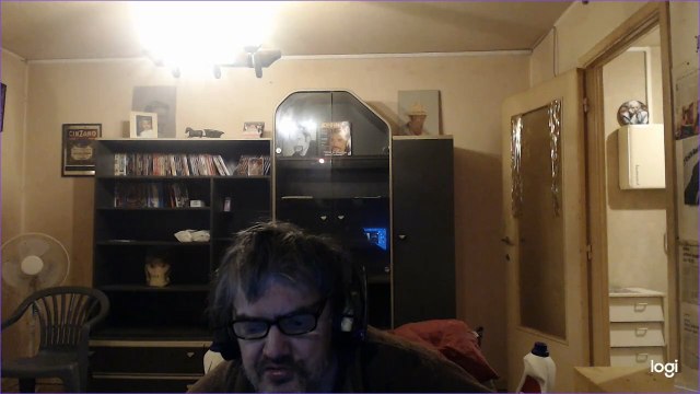 BIGLOUCHE ET SA TETE D ARABESQUE MAL FORME ET SON CORPS DE SQUELLETOR TU FAIS PEUR A QUI TOI