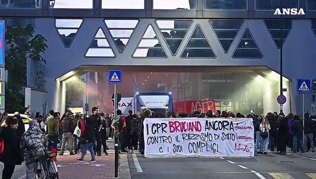 Centri sociali in corteo a Torino contro la riapertura del Cpr