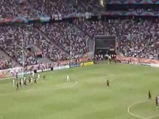 Bola na trave de Ronaldo Angola - Portugal