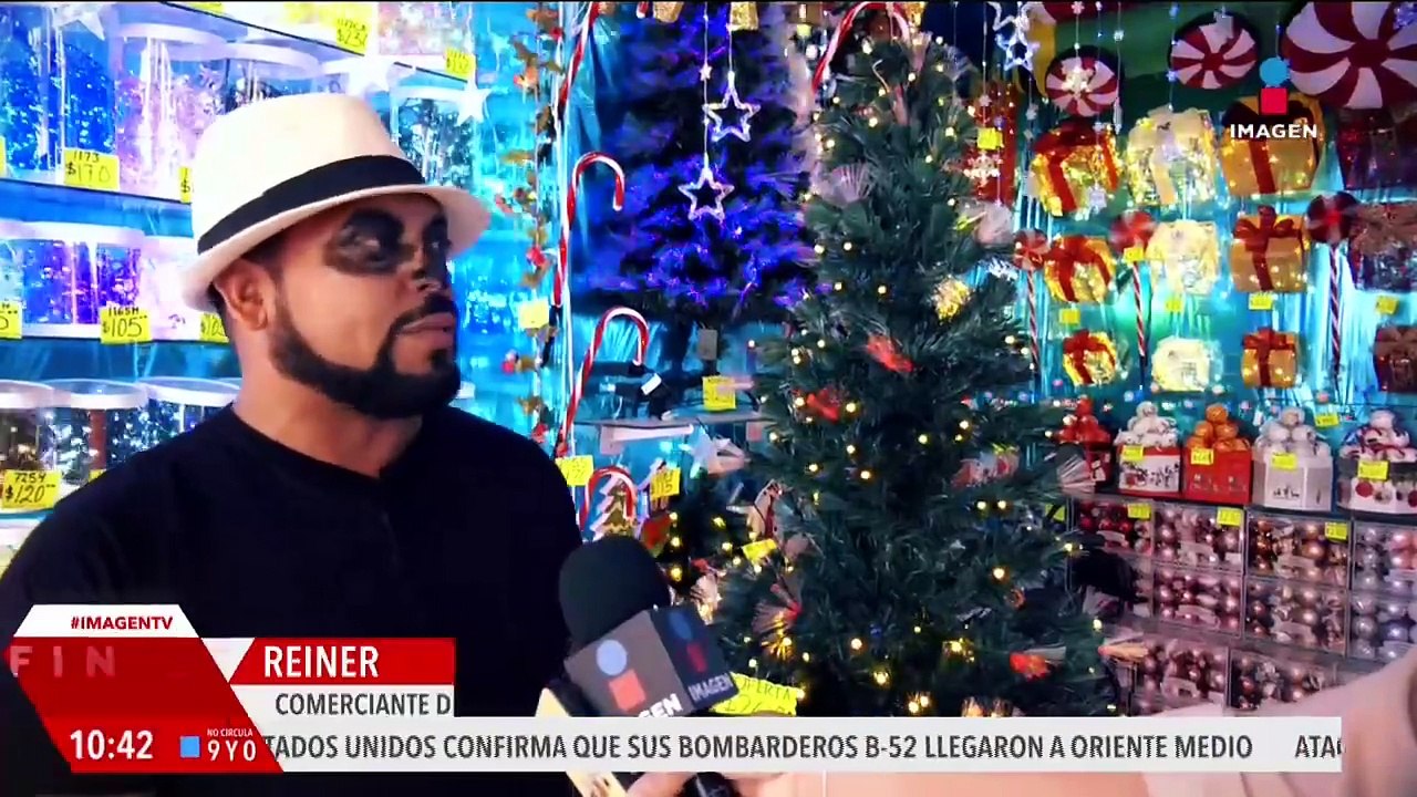 ¡Adiós, catrinas! ¡Hola, Santa Claus! Comercian...