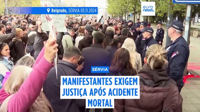 Manifestantes exigem detenções após queda de cobertura de estação ferroviária que matou 14 pessoas na Sérvia