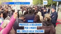 Serbia, crolla tettoia della stazione ferroviaria, 14 morti: i manifestanti chiedono giustizia