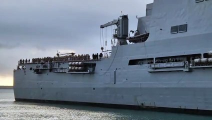 Imágenes de la llegada del buque Galicia a València / Pool Defensa