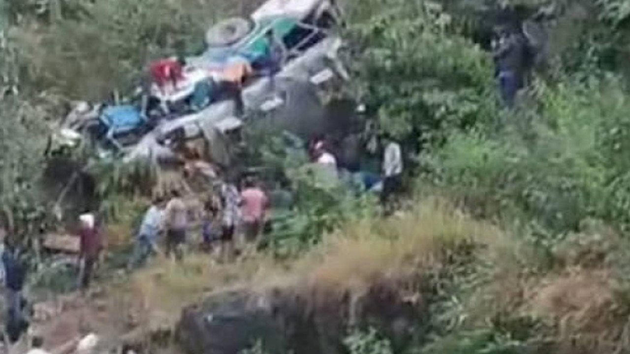 Ấn Độ: Xe buýt lao xuống hẻm núi, ít nhất 22 người thiệt mạng