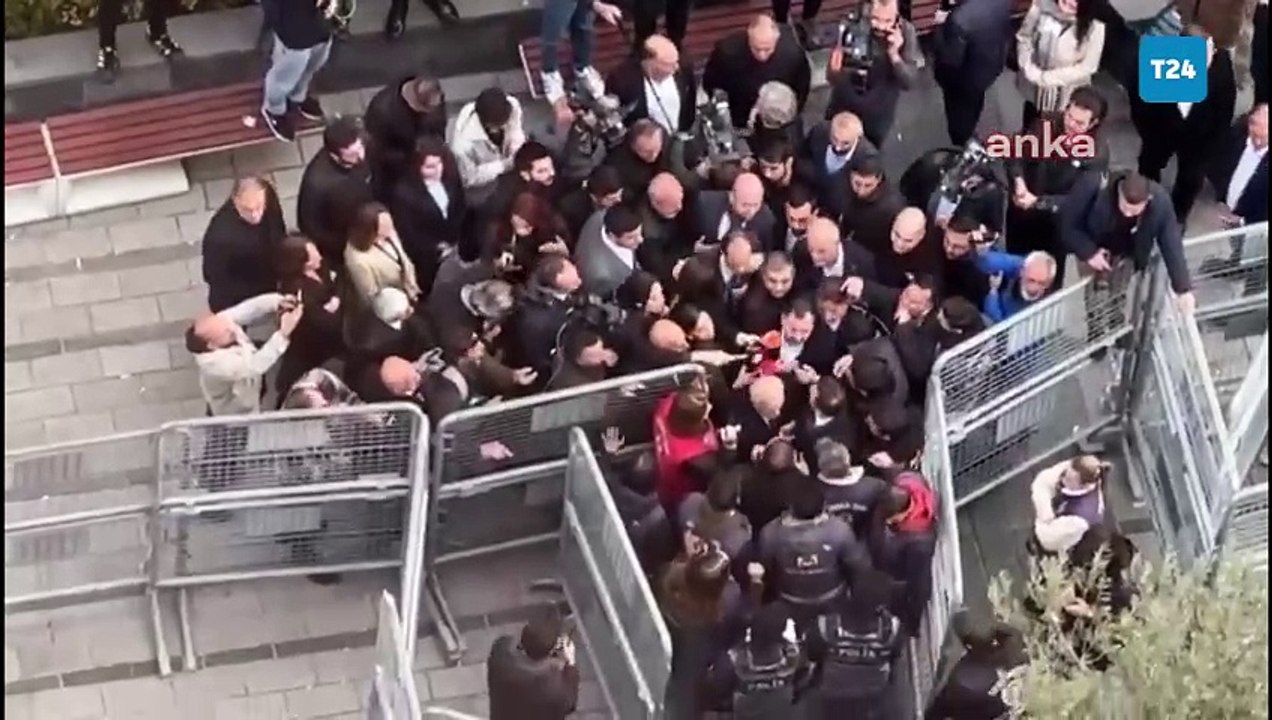 Esenyurt Belediyesi Meclisi'nde kayyım engeliyle karşılaşan CHP'liler: Halkın iradesini gasbediyorsunuz