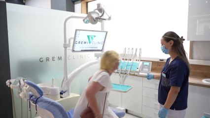 Dents, lèvres, cheveux, poitrine : le tourisme esthétique en pleine expansion