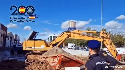 Spagna, dentro al parcheggio sommerso dall'alluvione, decine di dispersi