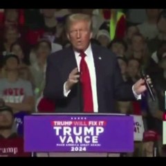 Pendant ce temps lors d'un meeting de Donald Trump