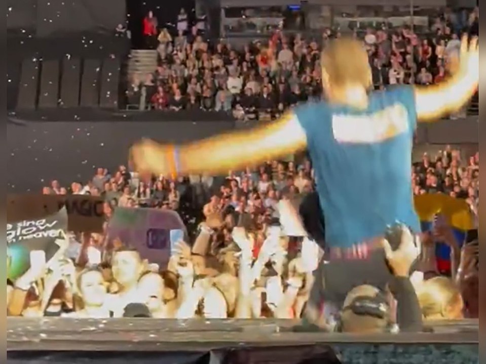 Coldplay-Sänger Chris Martin fällt durch Loch in der Bühne
