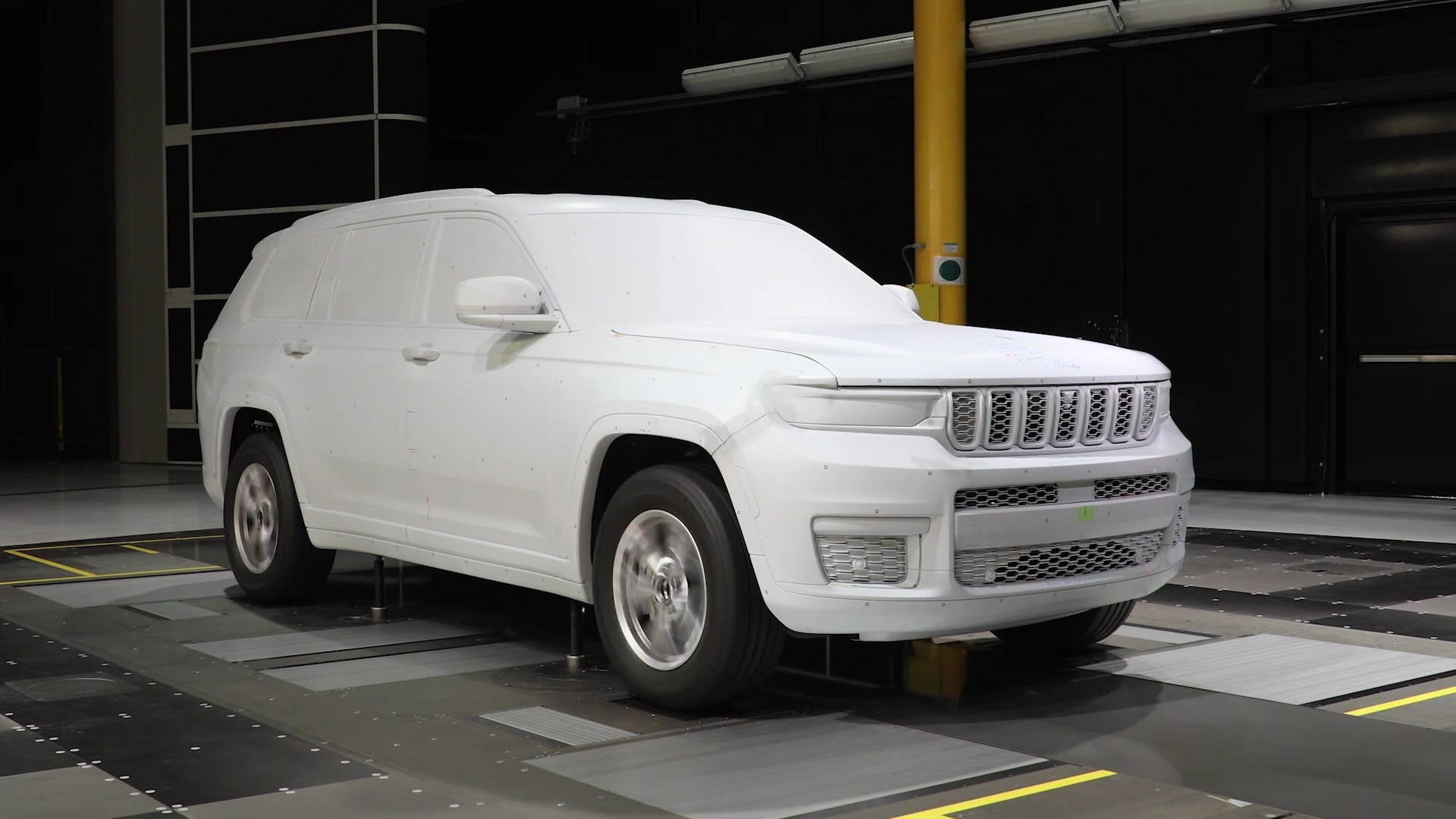 ⁣Chrysler Technology Center moving ground plane technology