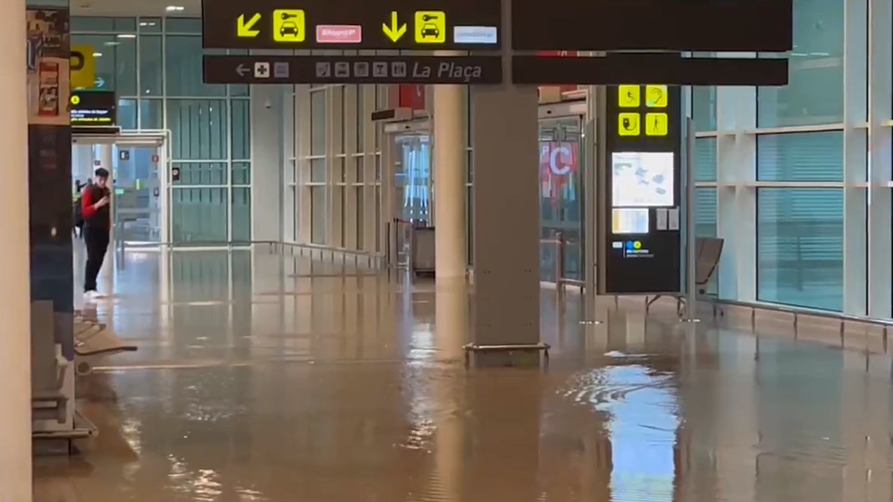 Caos en el aeropuerto de El Prat a causa de  las inundaciones provocadas por las lluvias torrenciales