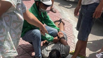 Nhân viên siêu thị trong vai tài xế xe công nghệ khống chế tên cướp "trong nháy mắt"