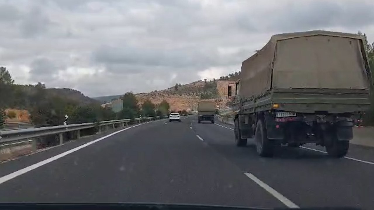 Camiones del ejercito camino de Valencia