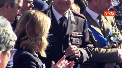 Meloni assiste ad una dimostrazione delle unita cinofile dei Carabinieri al Villaggio Difesa