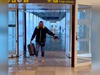 Flughafen Barcelona steht unter Wasser: Flüge abgesagt