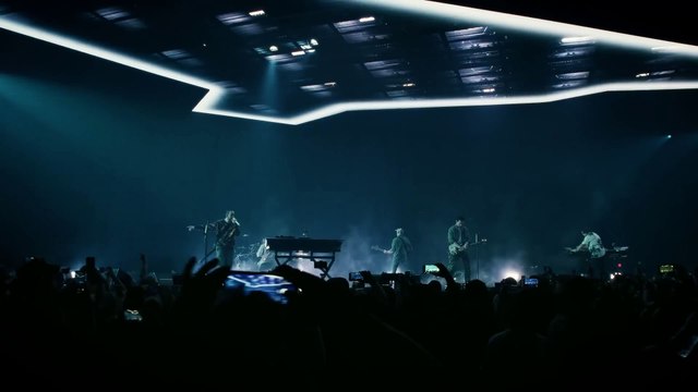 Linkin Park interprète The Emptiness Machine en live