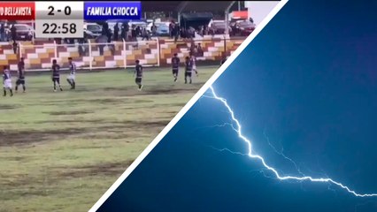 Perú: Rayo cae en plena cancha de futbol y quema a jugador