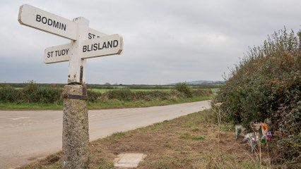 Teenager dies and six other injured in car crash at crossroads