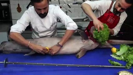 Bakın 75 kiloluk kılıç balığından ne yaptılar