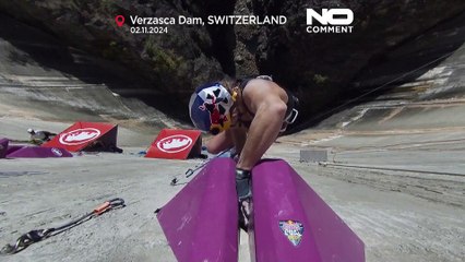 NO COMMENT: Escaladores austriacos alcanzan la cima del embalse suizo de Verzasca