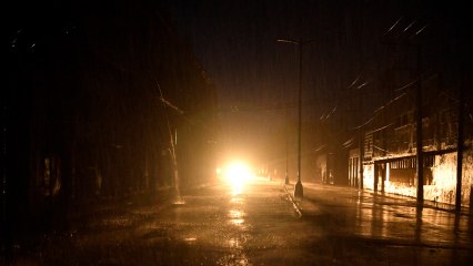 Corte de electricidad afecta a La Habana mientras huracán Rafael toca tierra